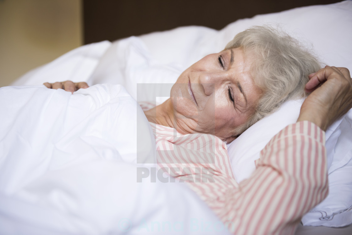 Спящие женщины 50 лет